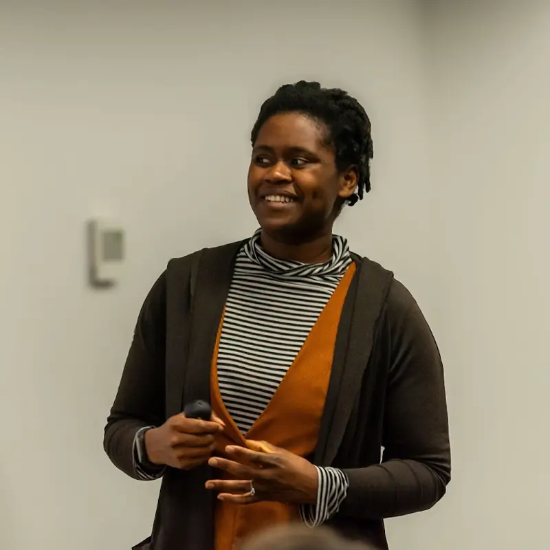 Speaker Princess Woy presenting her talk at DiNG meetup